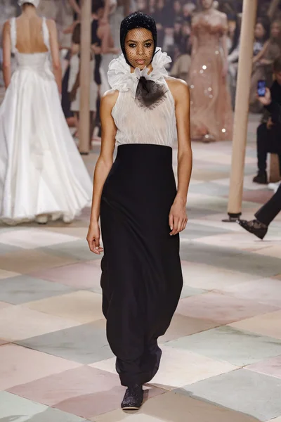 Look 63